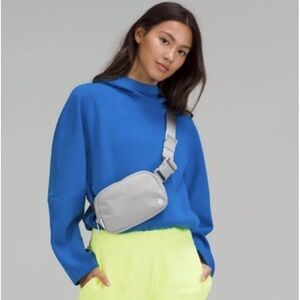 🆕 NEW Lululemon Everywhere Belt Bag Light Grey